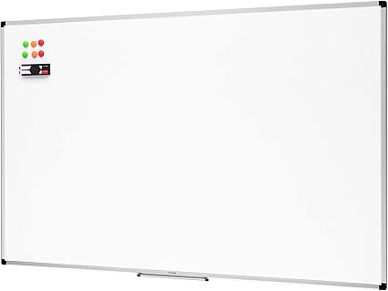 tableau blanc mural avec porte marqueur